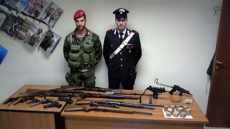 https://www.radiovenere.net:443/UserFiles/Articoli/cronaca/carabinieri armi